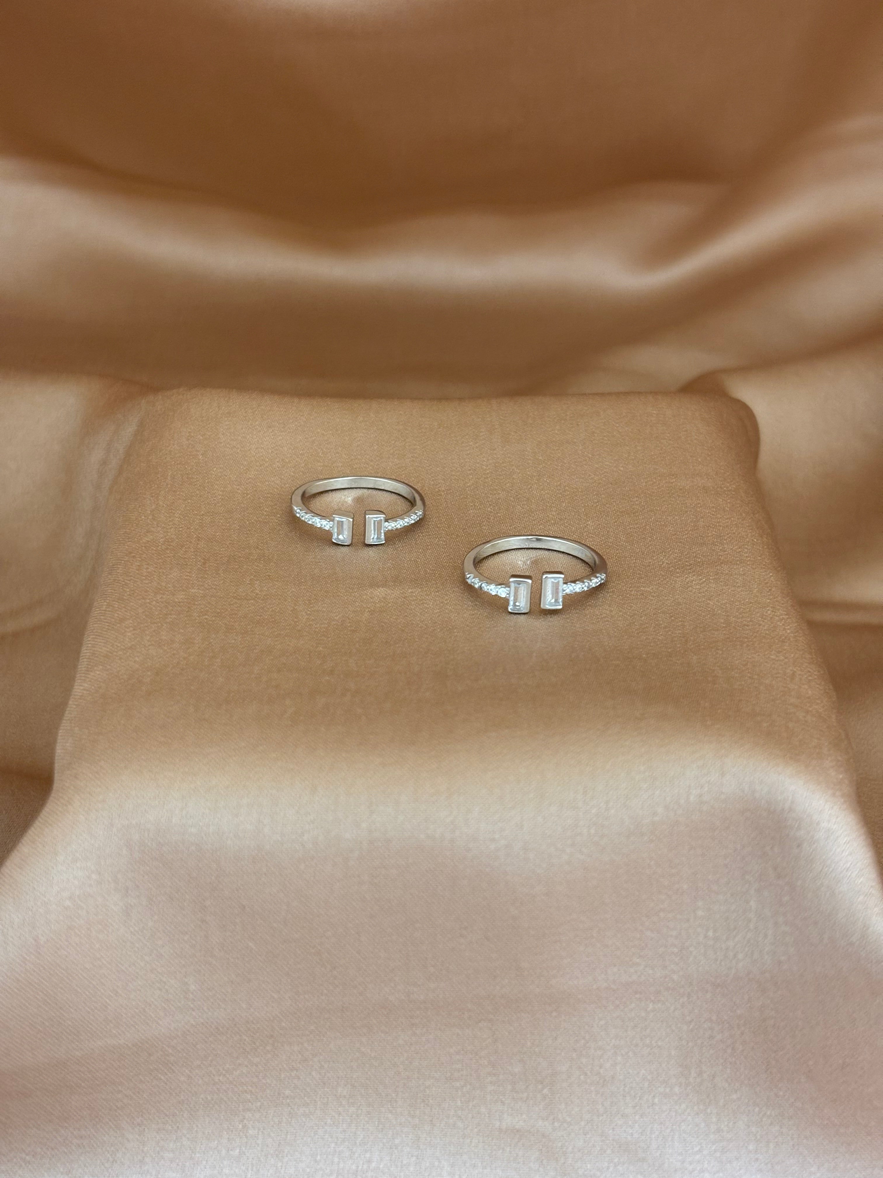Dual Baguette Parallel Silver Toe Rings