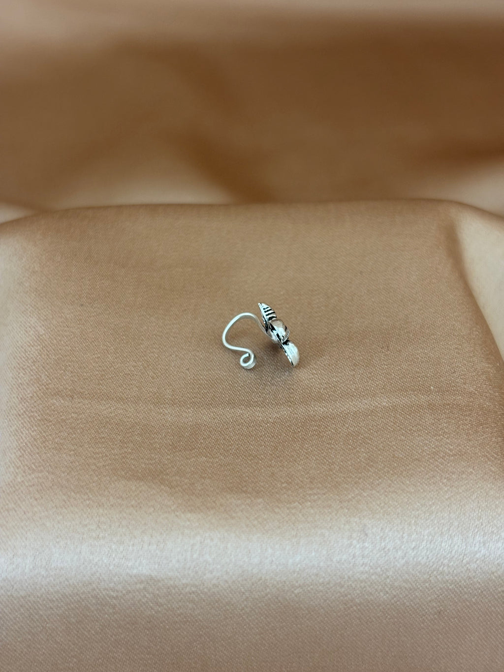 Emerald Whirl Oxidized Silver Nose Pin