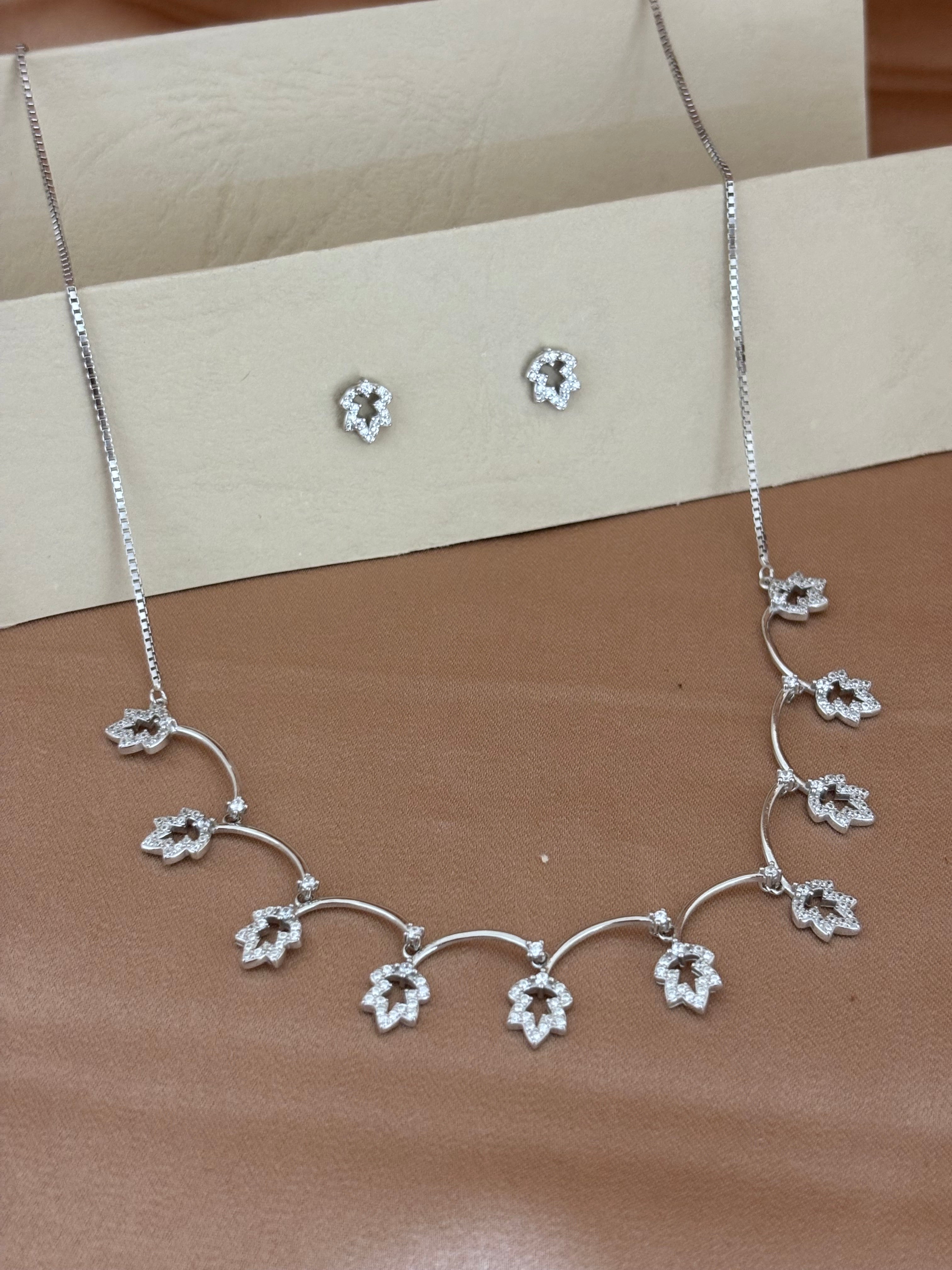 Elegant Scalloped Leaf Garland Necklace & Stud Earring Set