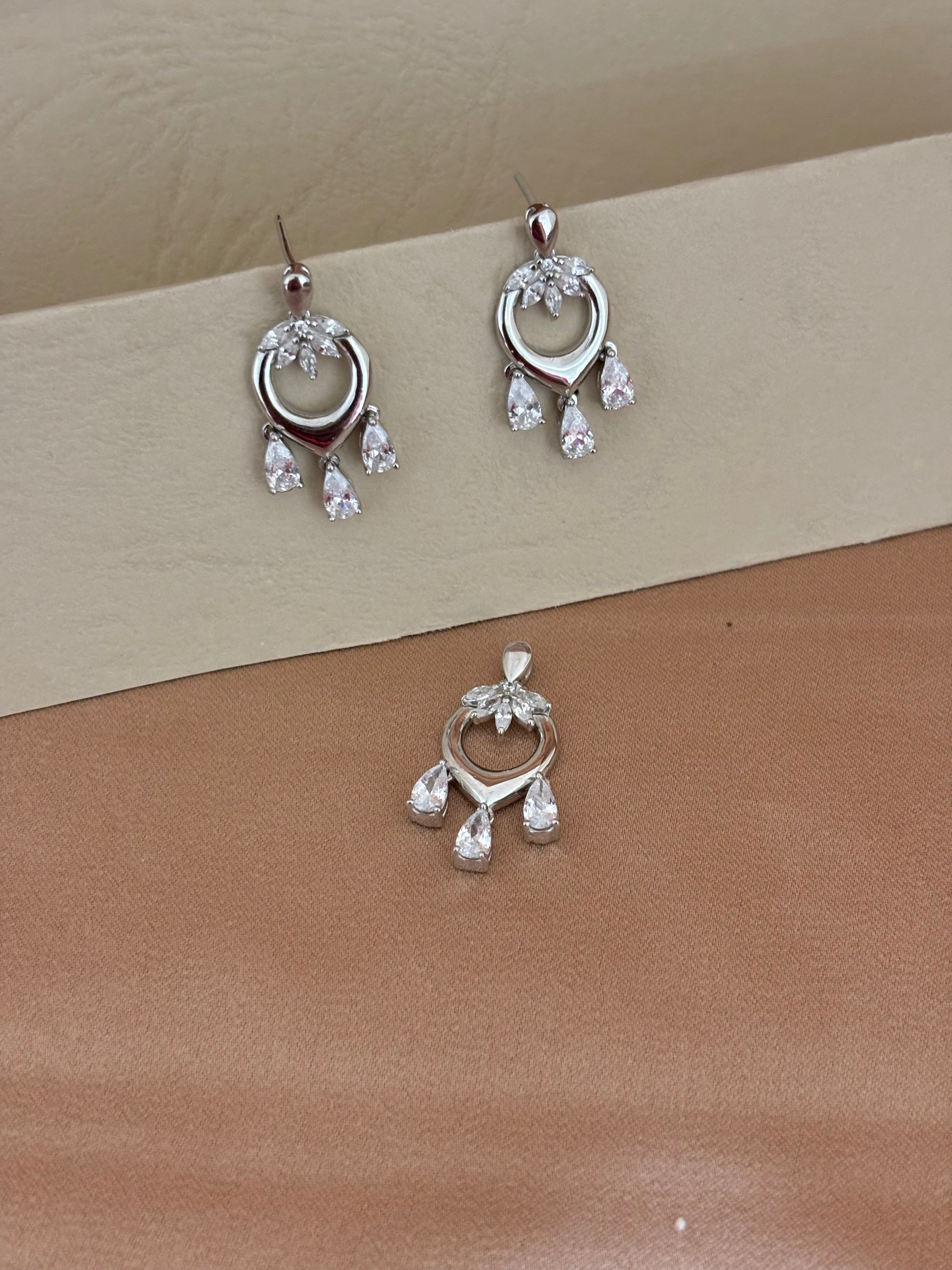 Sparkling Chandelier Teardrop Set