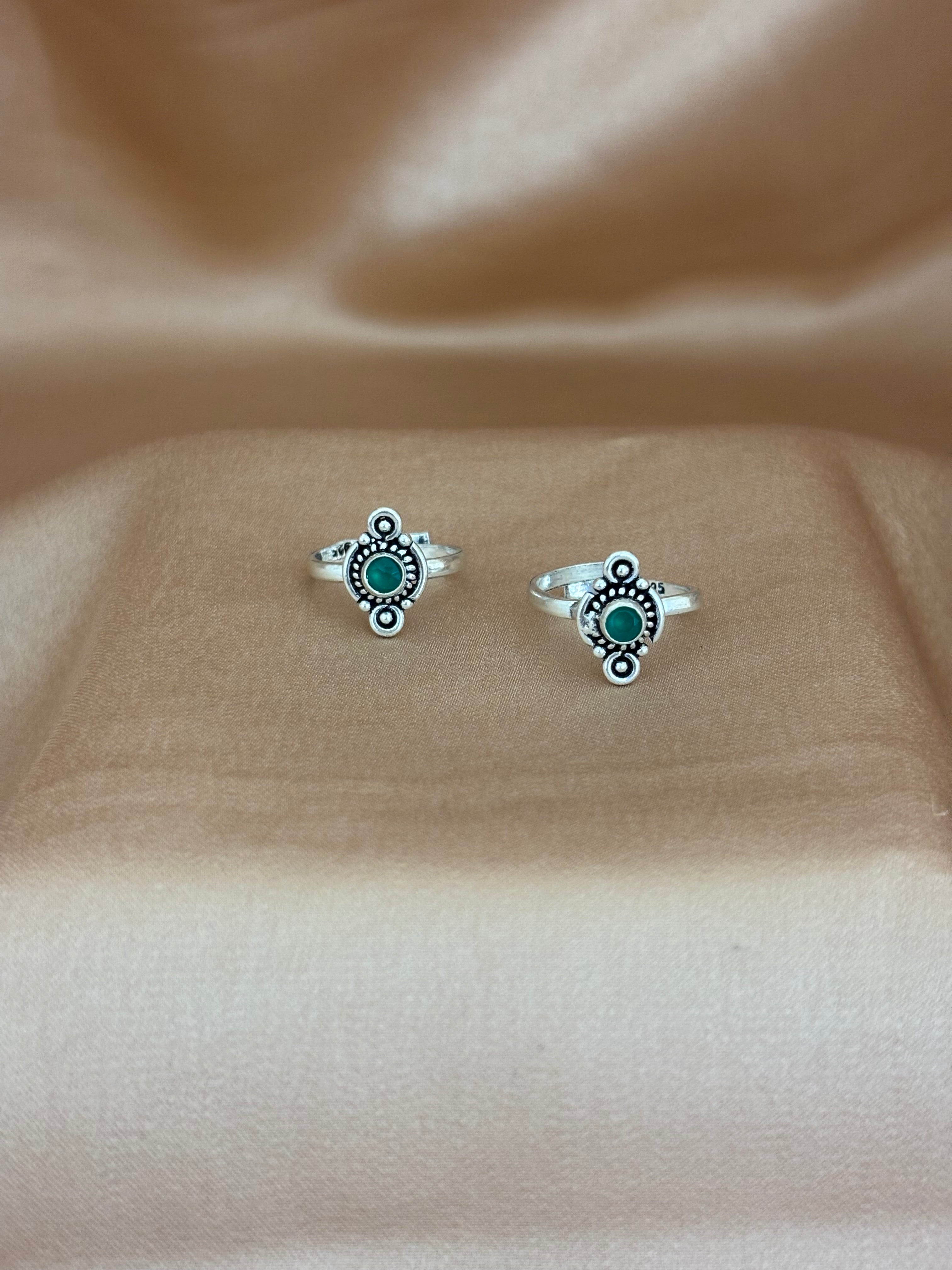 Regal Green Stone Tribal Silver Toe Rings