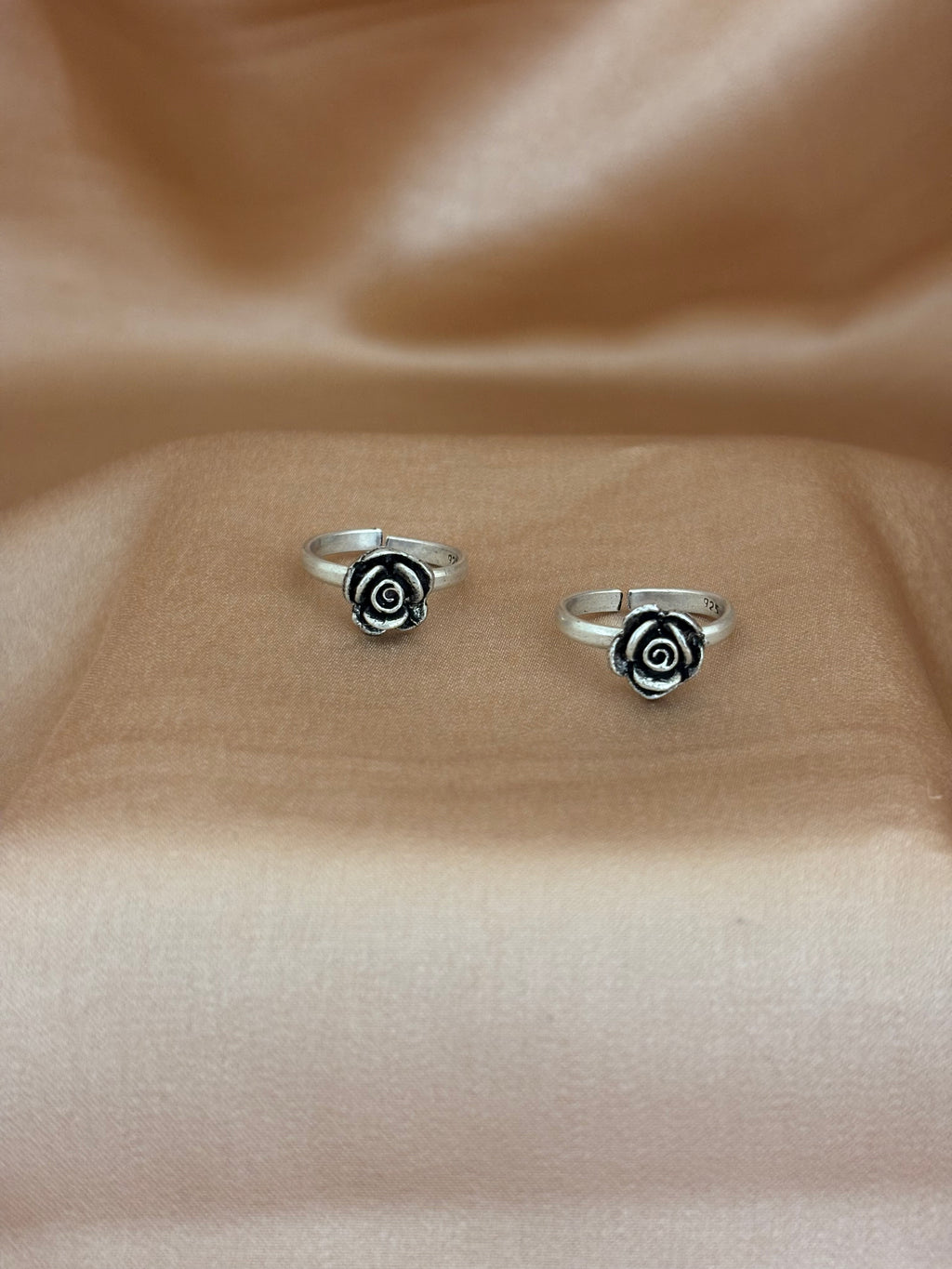 Vintage Bloom Oxidized Toe Rings