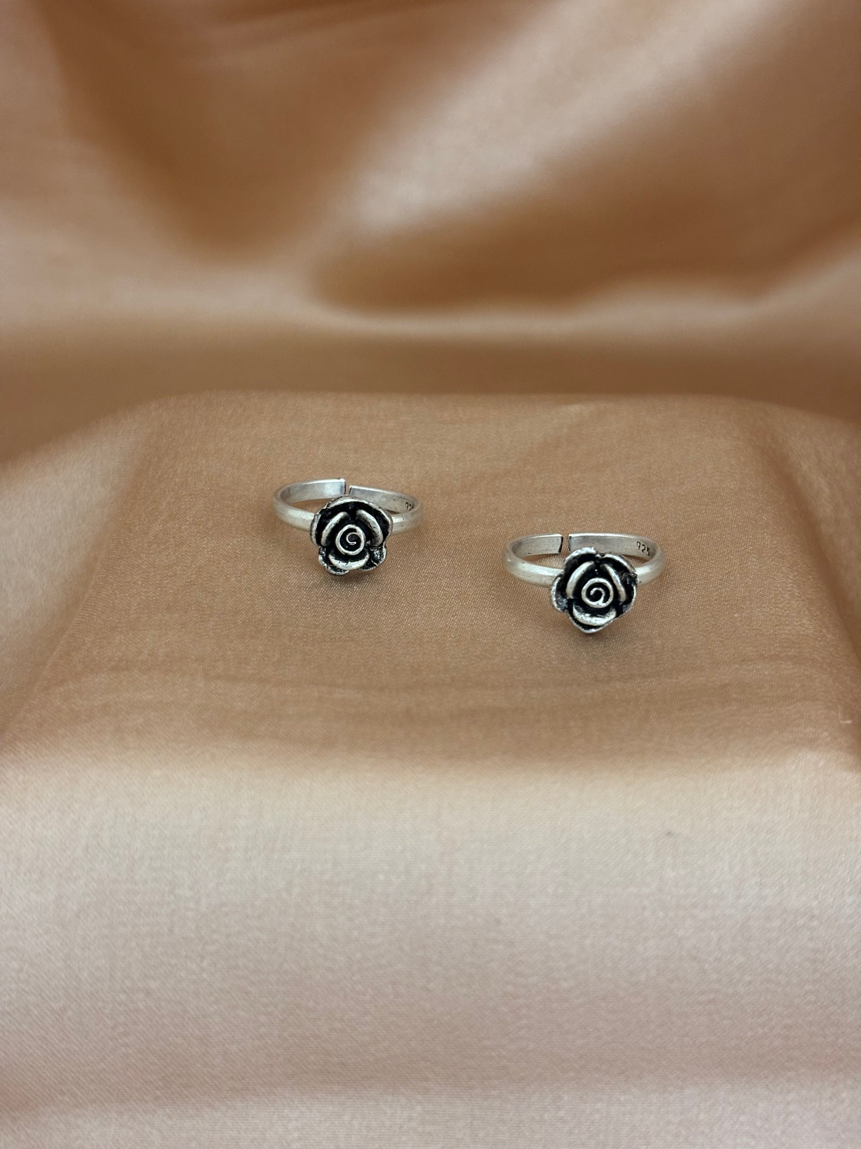 Vintage Bloom Oxidized Toe Rings