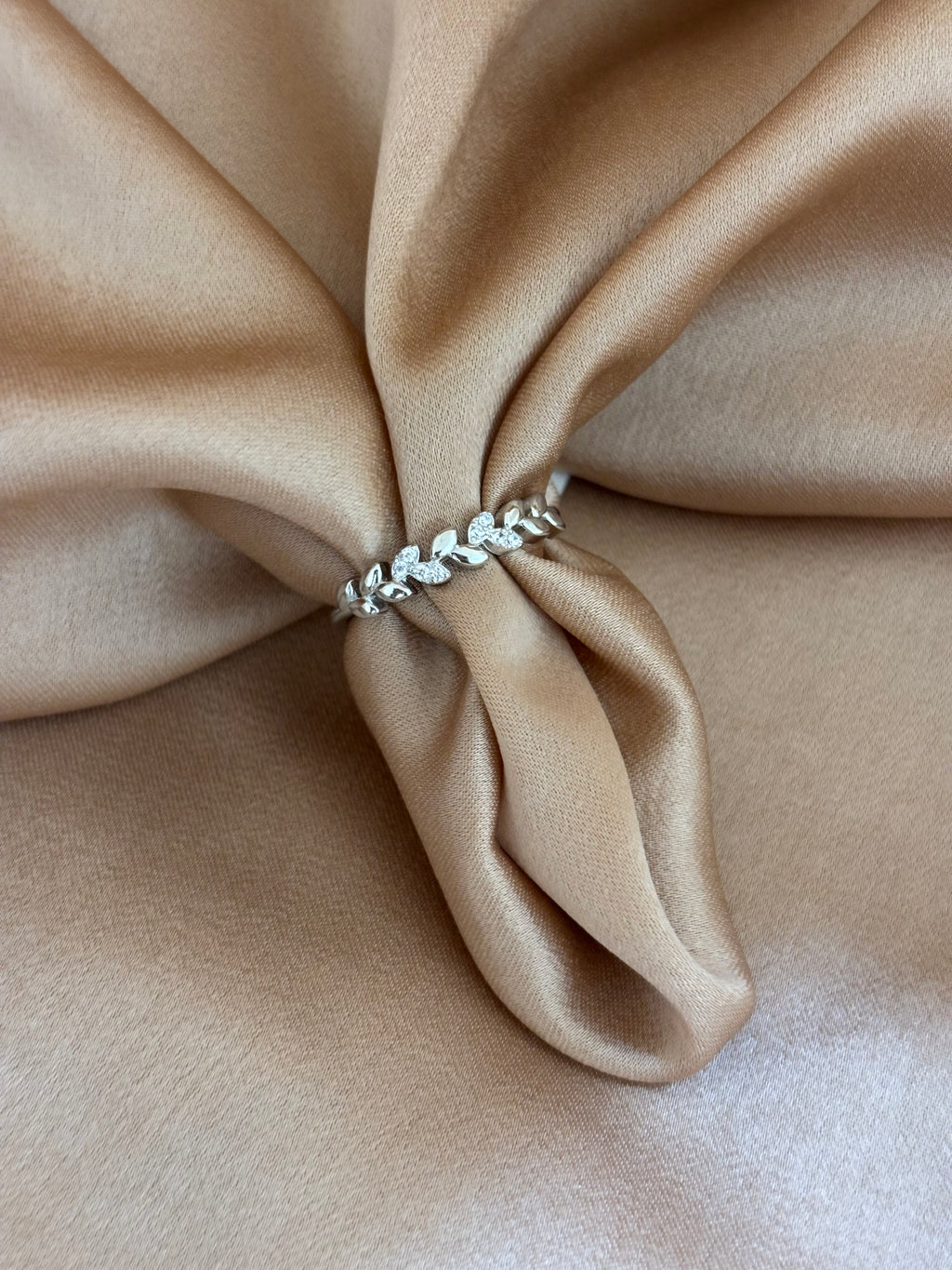 Dainty Silver Willow Band