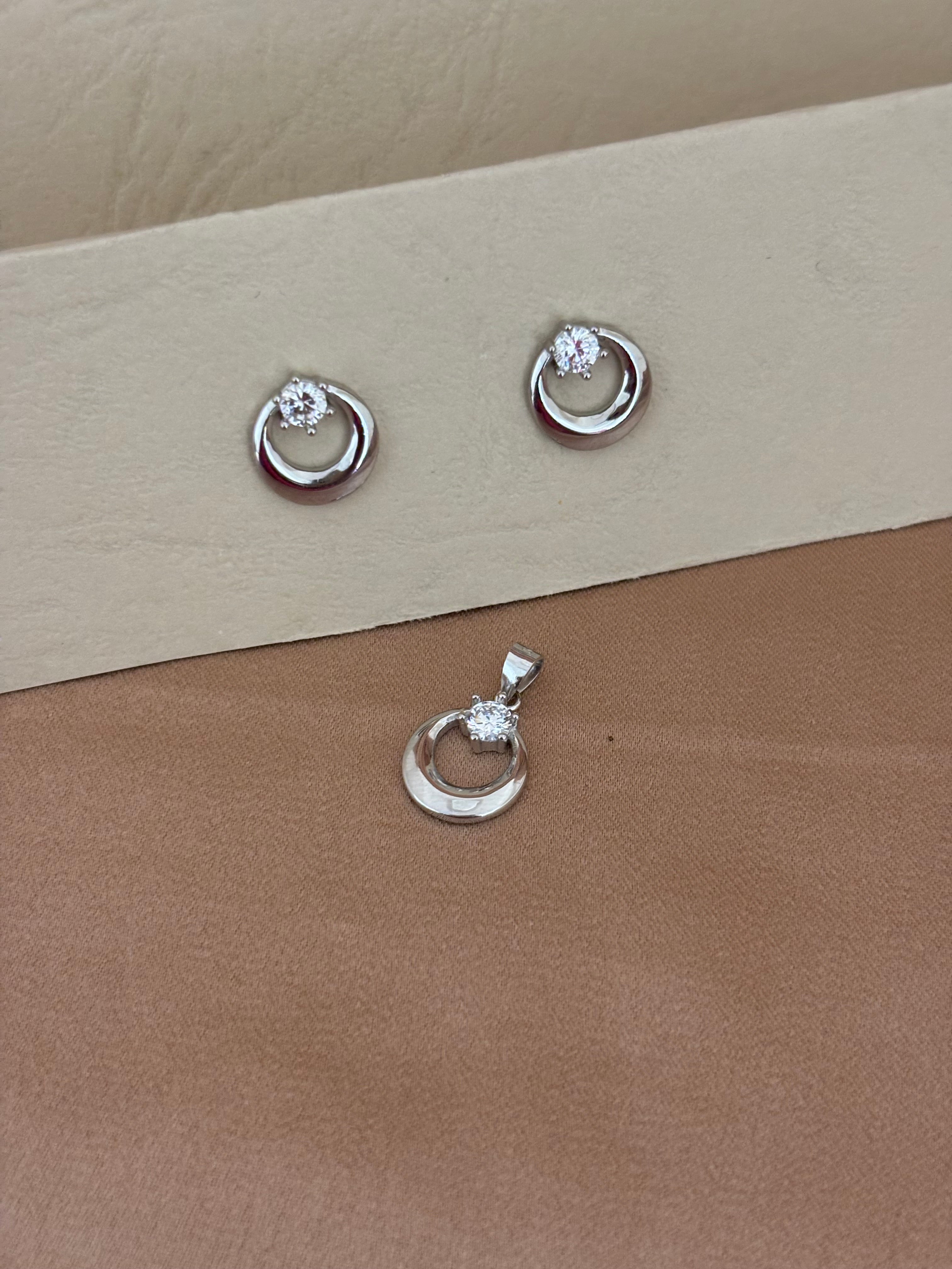 Crescent Solitaire Halo Set