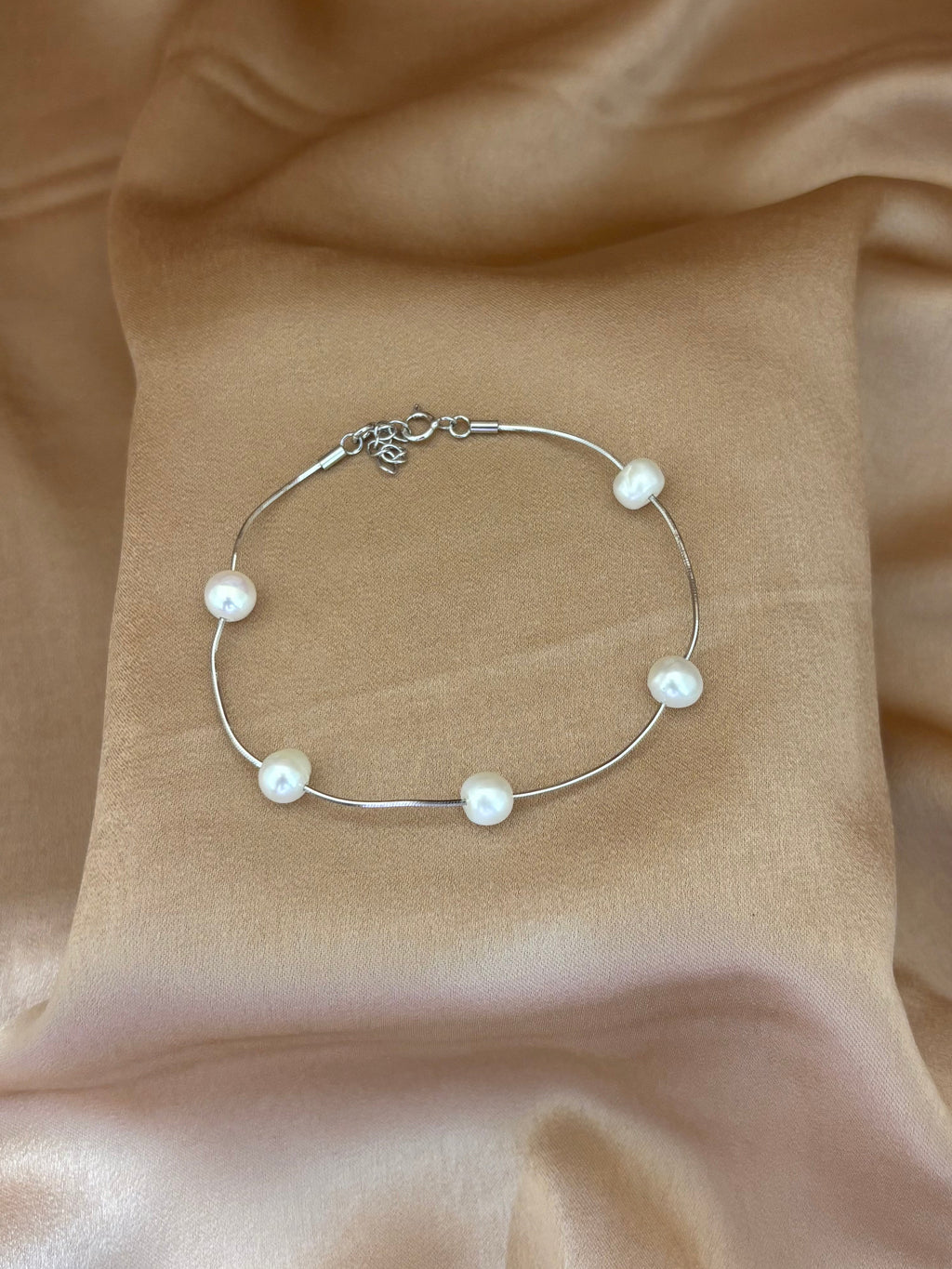 Minimalist Pearl Station Bracelet