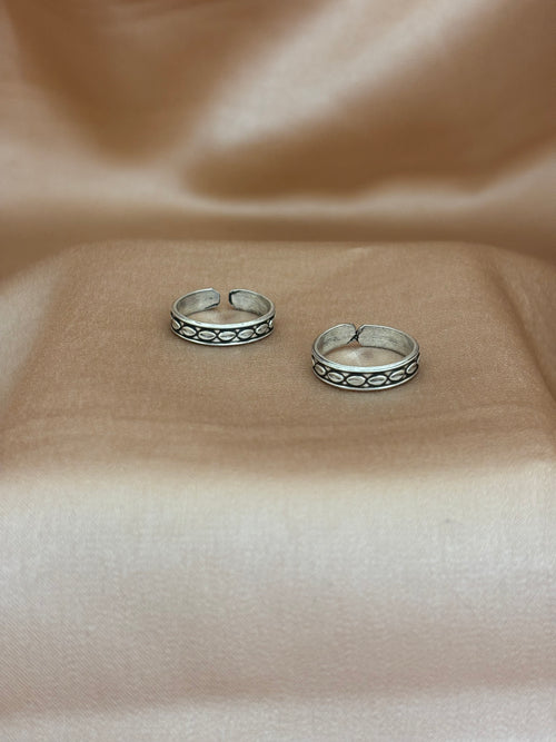 Classic Oval Patterned Silver Band Toe Rings