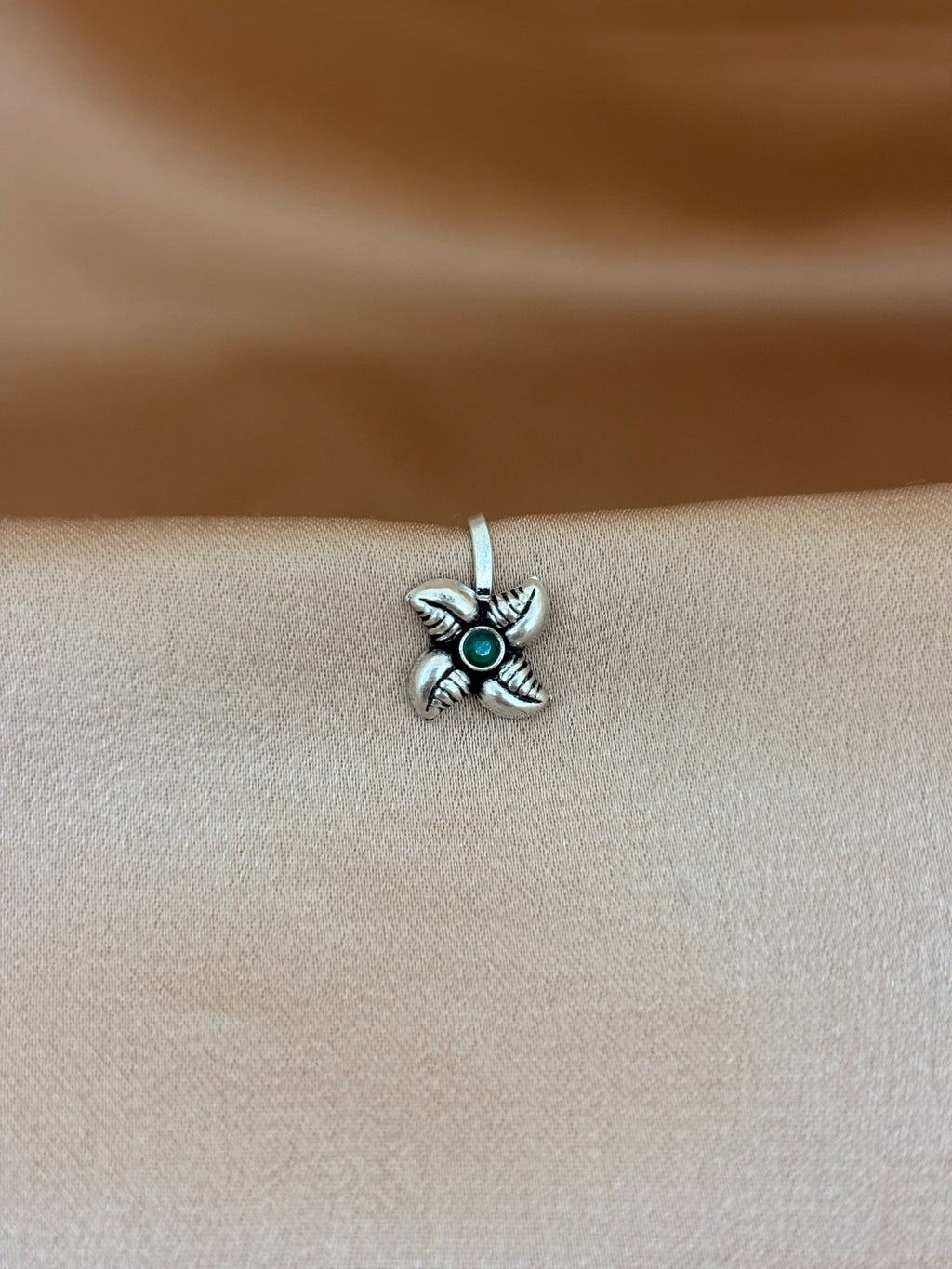 Emerald Whirl Oxidized Silver Nose Pin