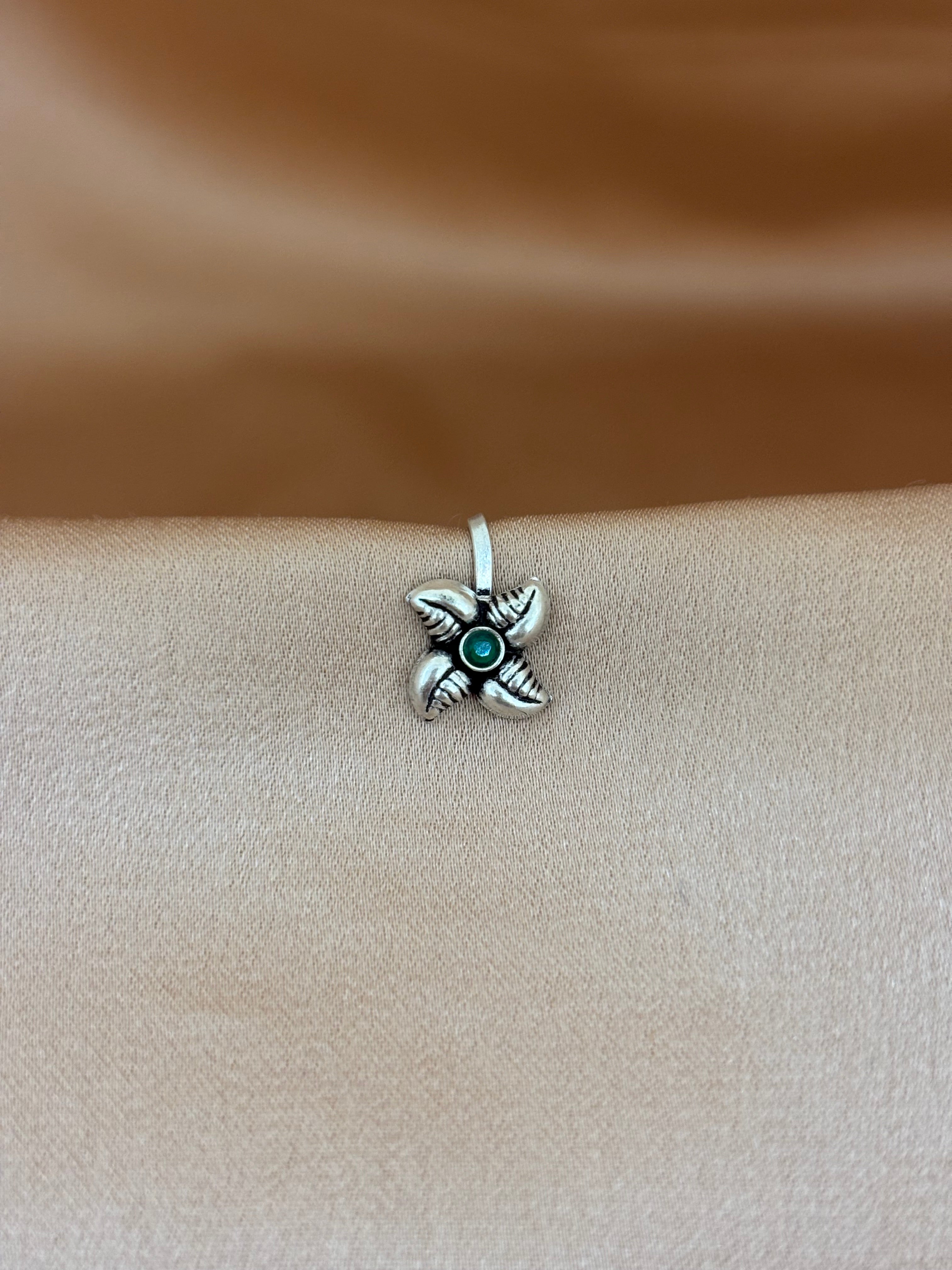 Emerald Whirl Oxidized Silver Nose Pin