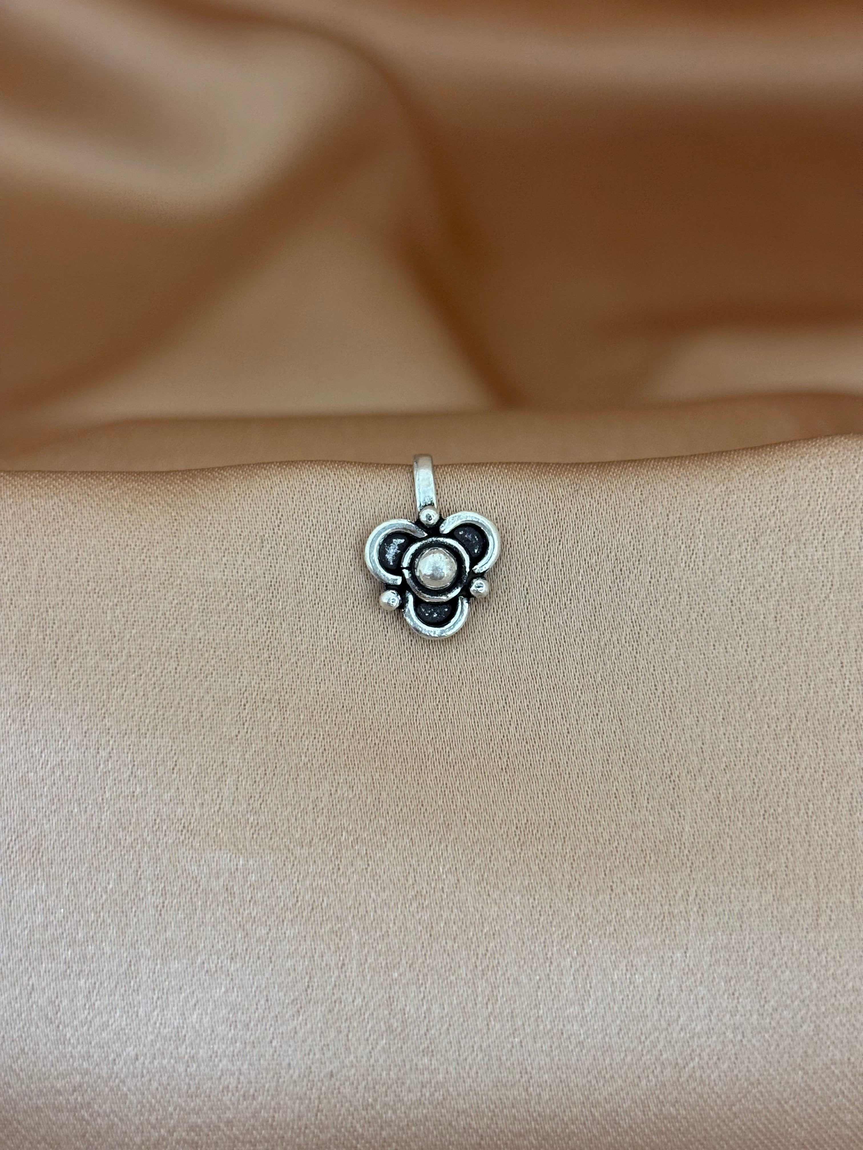 Trifold Petal Silver Nose Pin