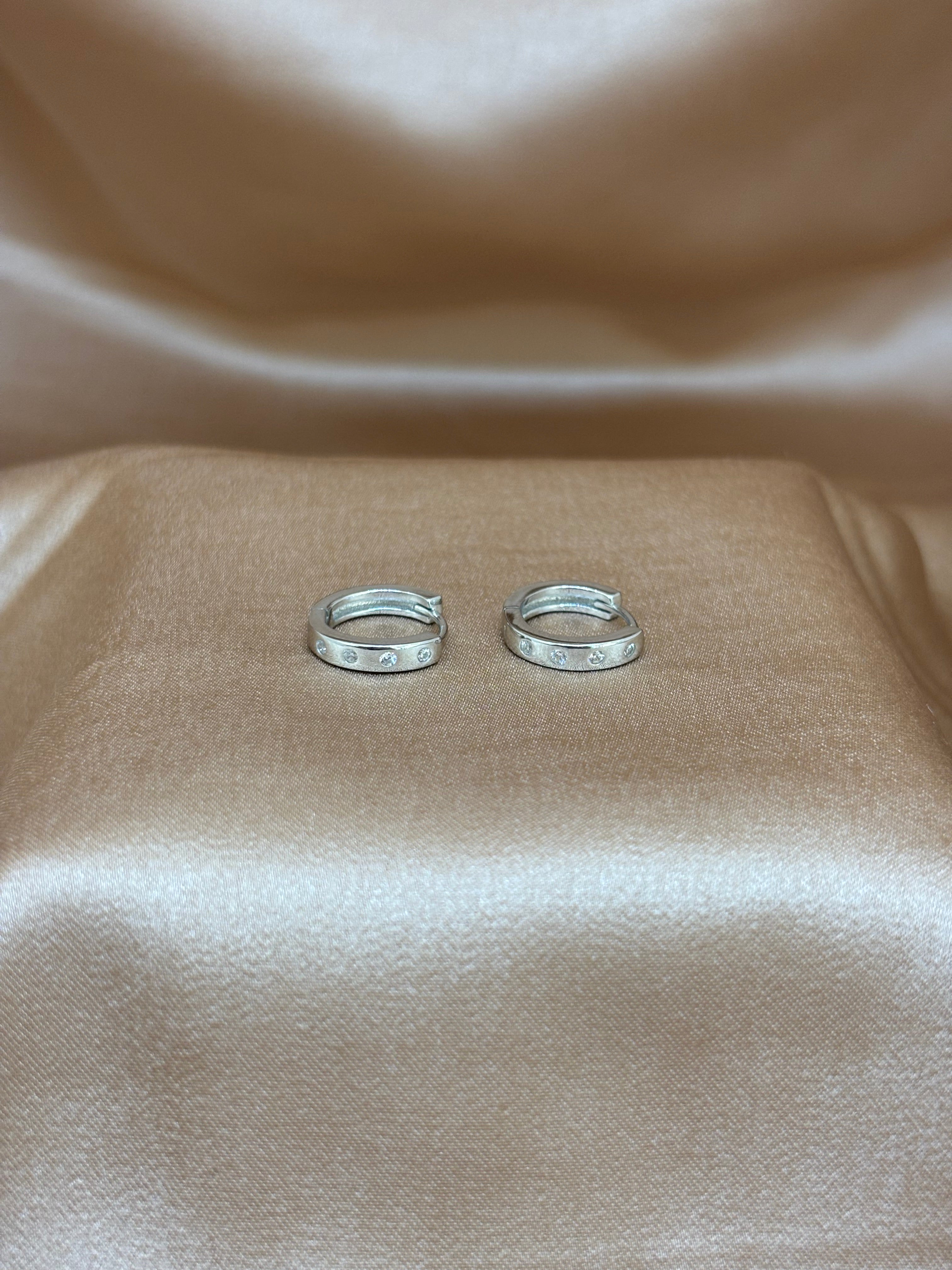 Wide Scattered-Crystal Hoops
