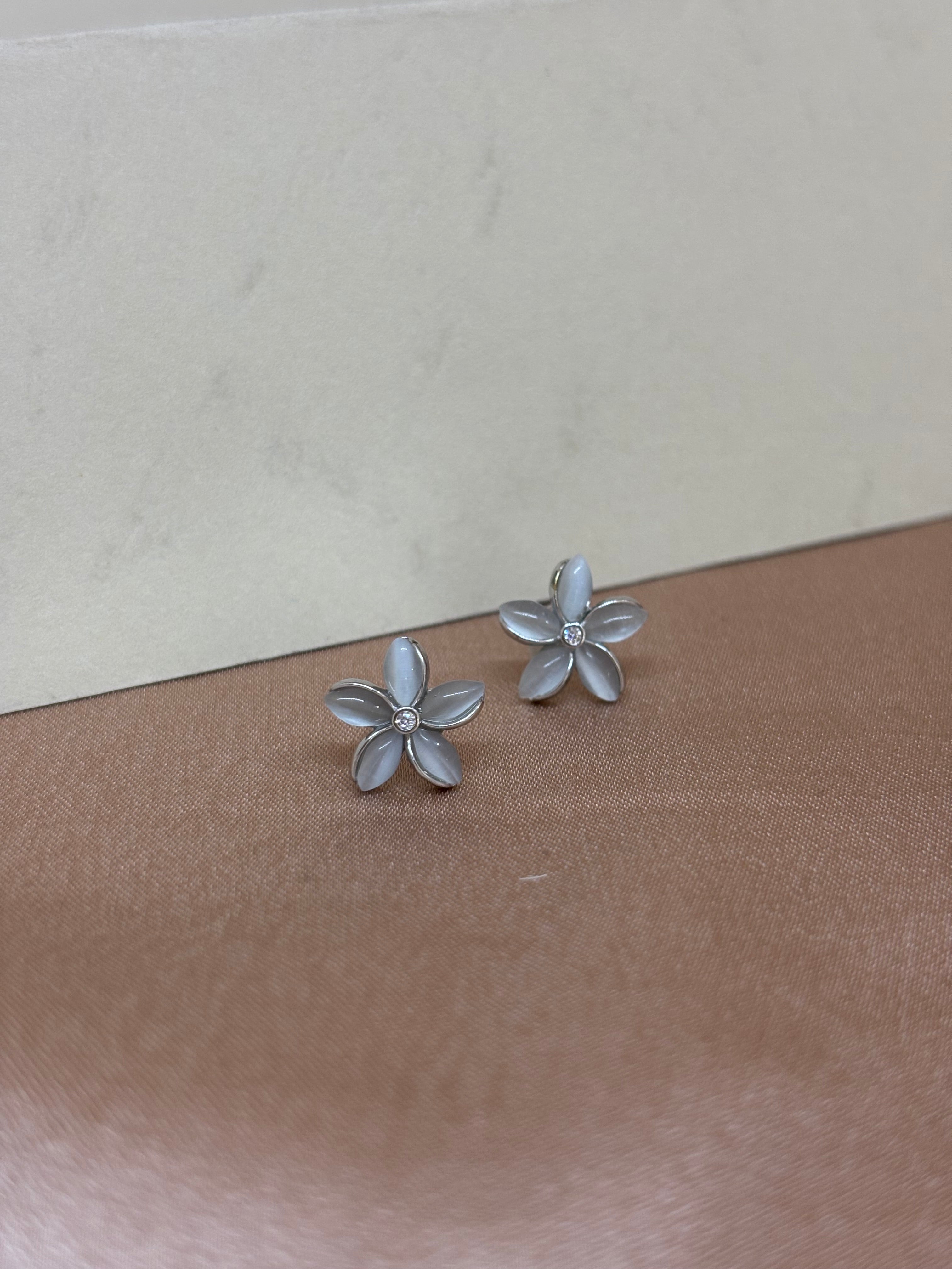 Frosted Petal Flower Jewelry Set