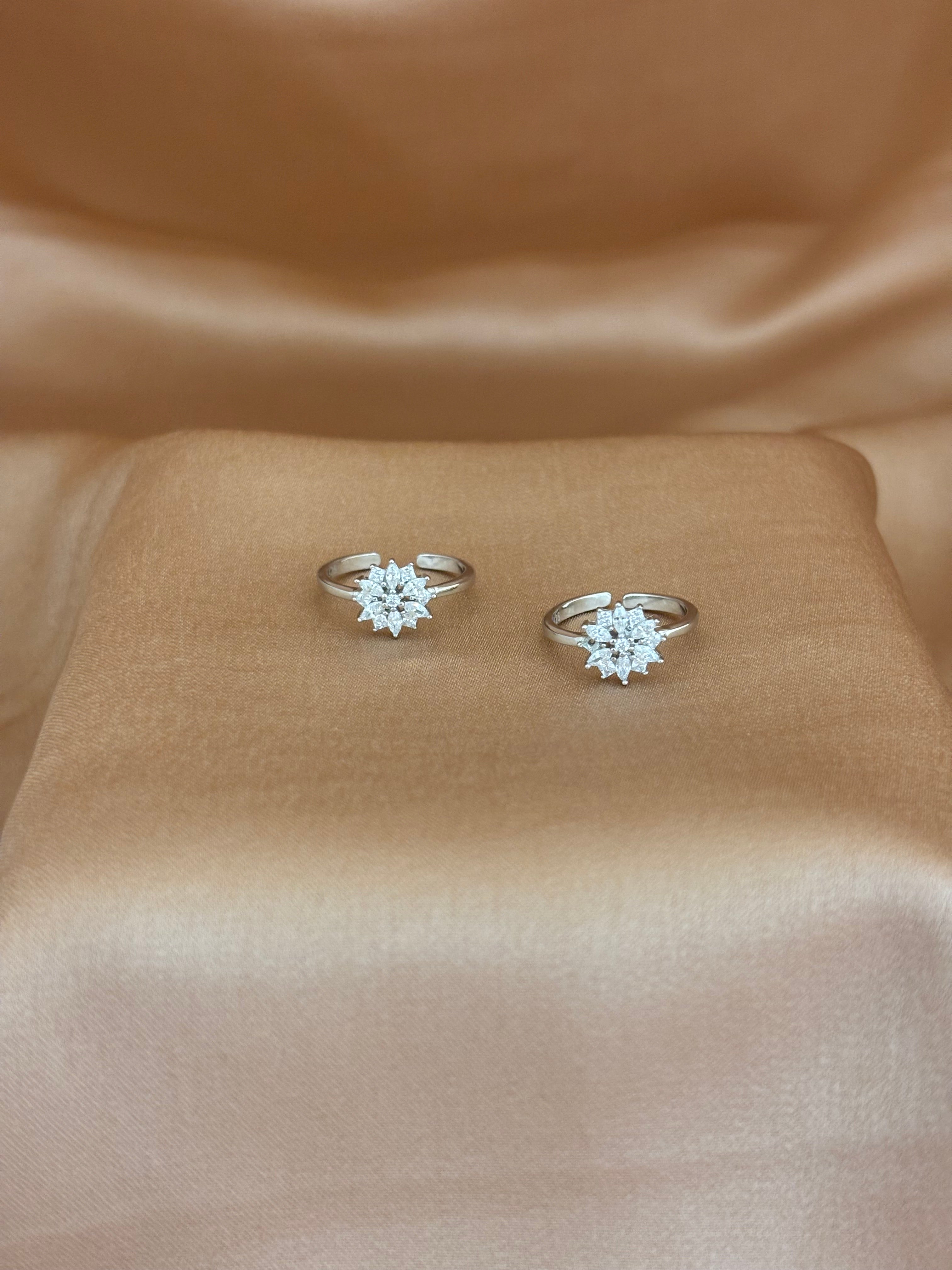 Sparkling Marquise Floral Bloom Toe Rings