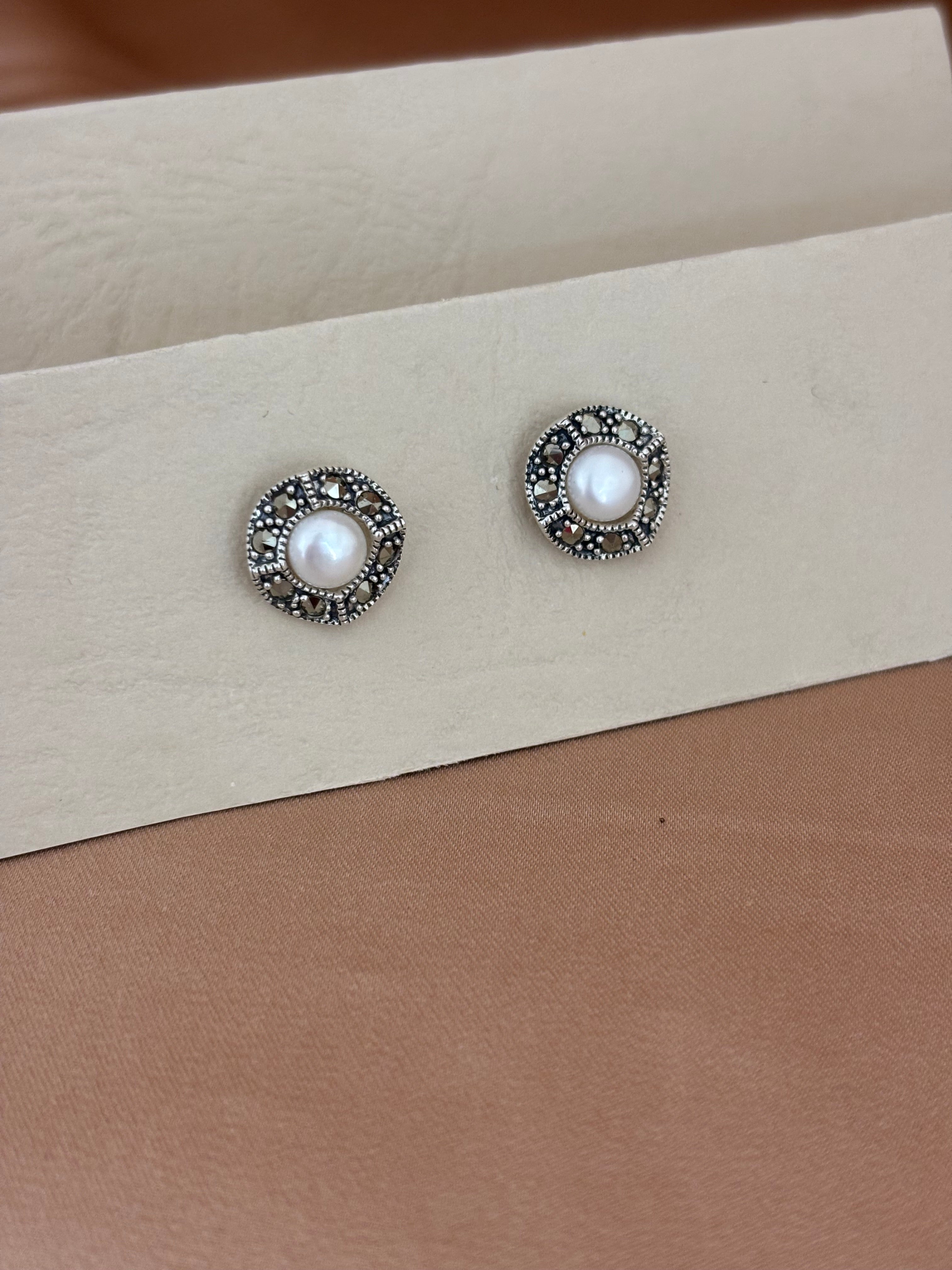 Antique-Style Marcasite and Pearl Pendant Set