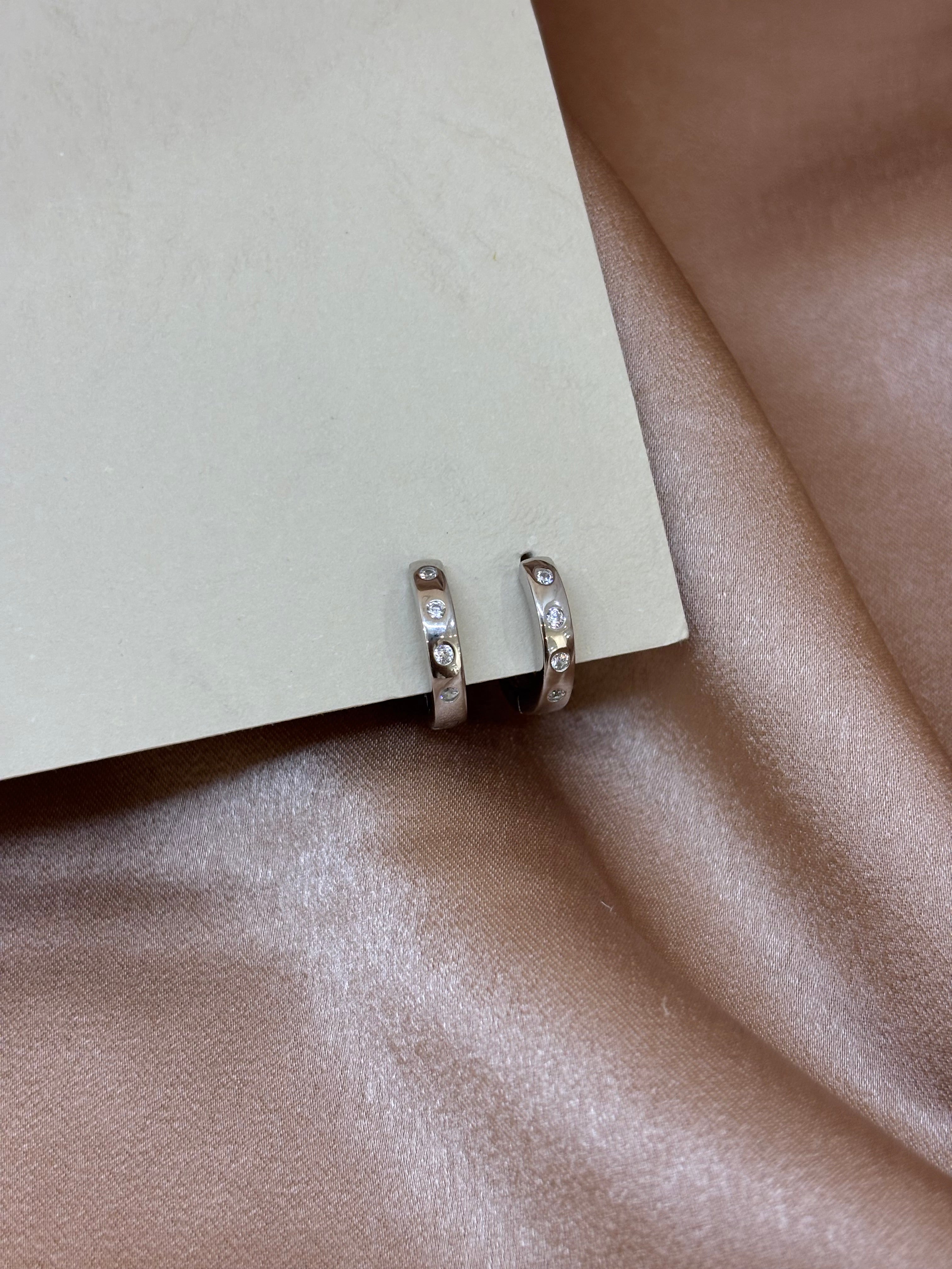 Wide Scattered-Crystal Hoops