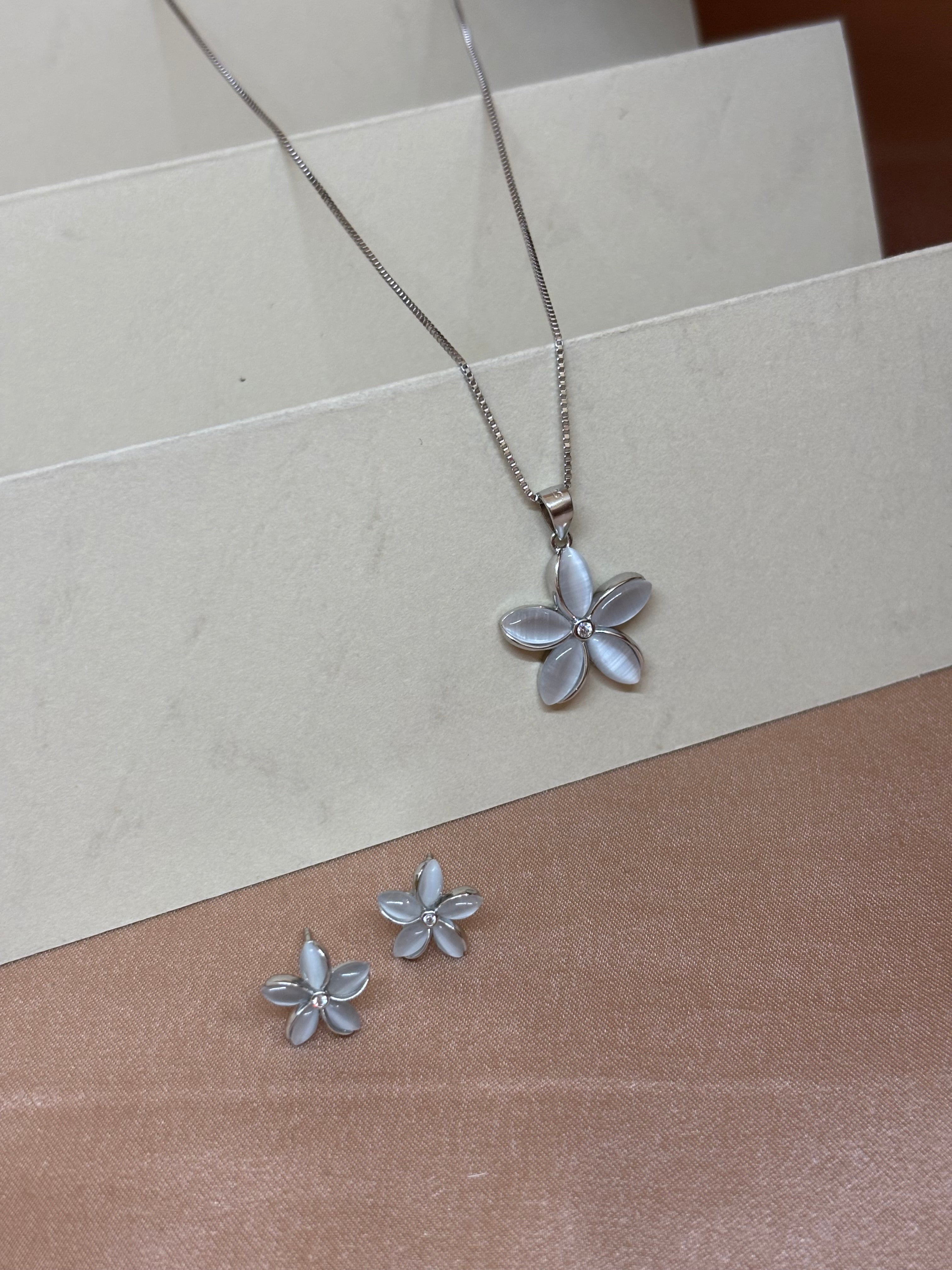 Frosted Petal Flower Jewelry Set