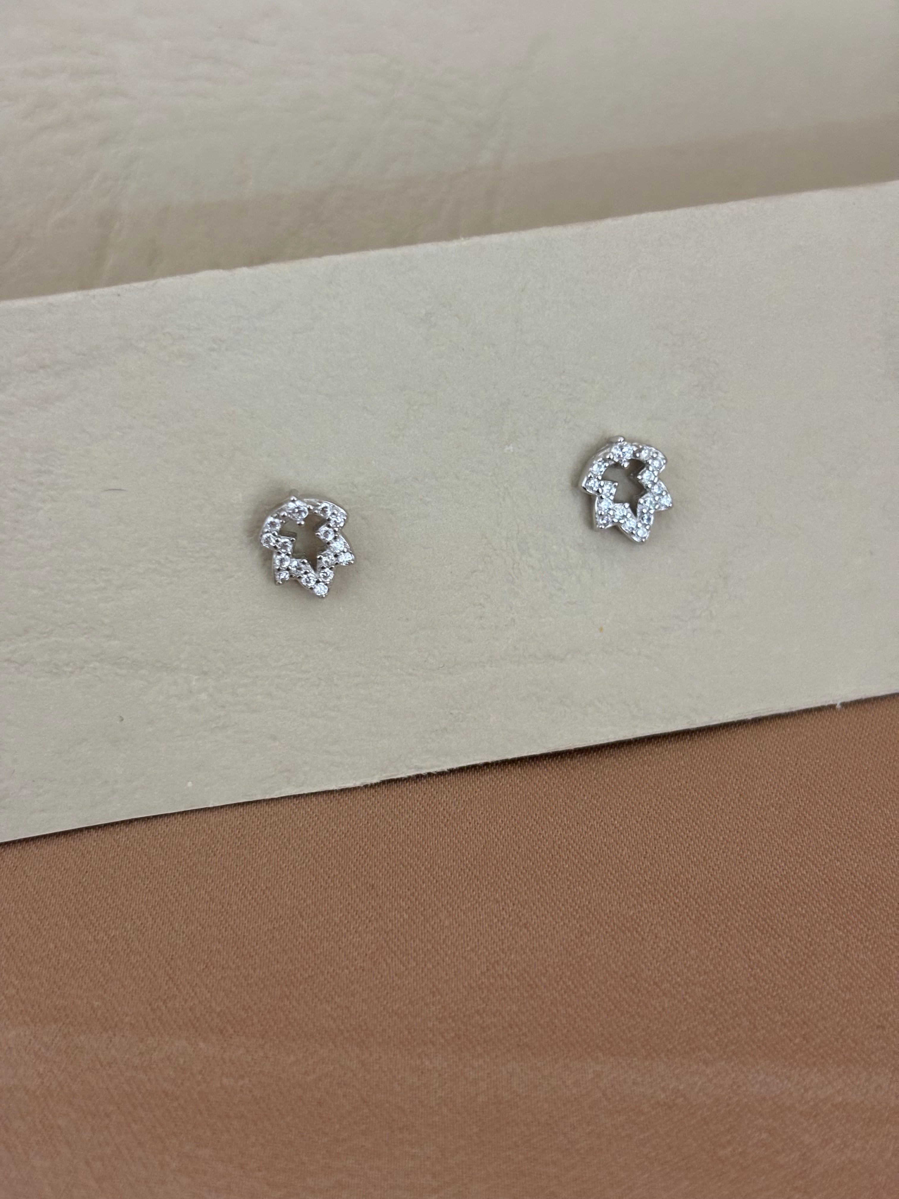 Elegant Scalloped Leaf Garland Necklace & Stud Earring Set
