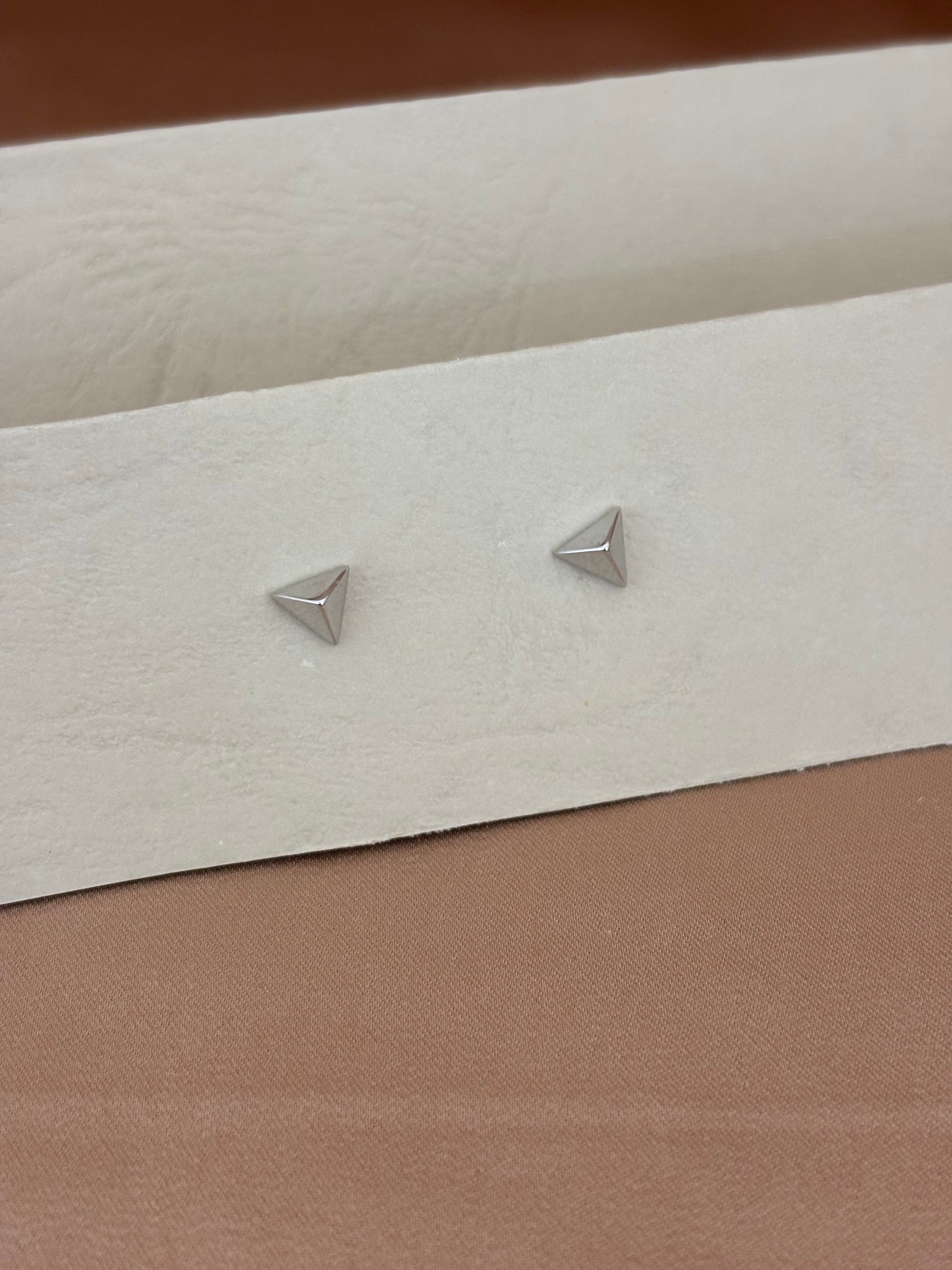 Minimalist Polished Pyramid Set