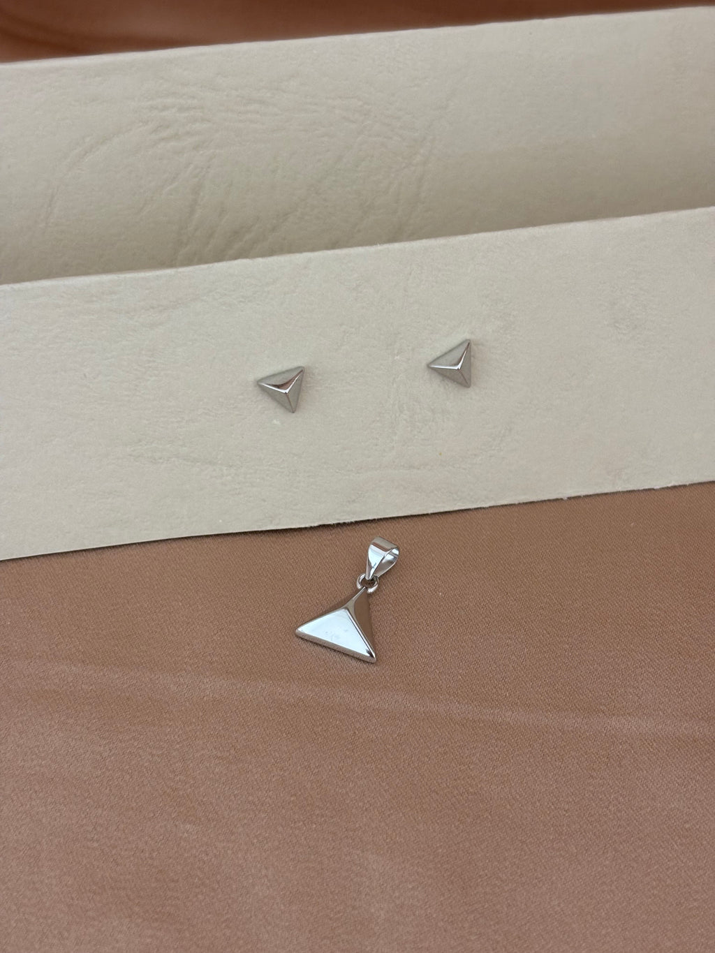 Minimalist Polished Pyramid Set