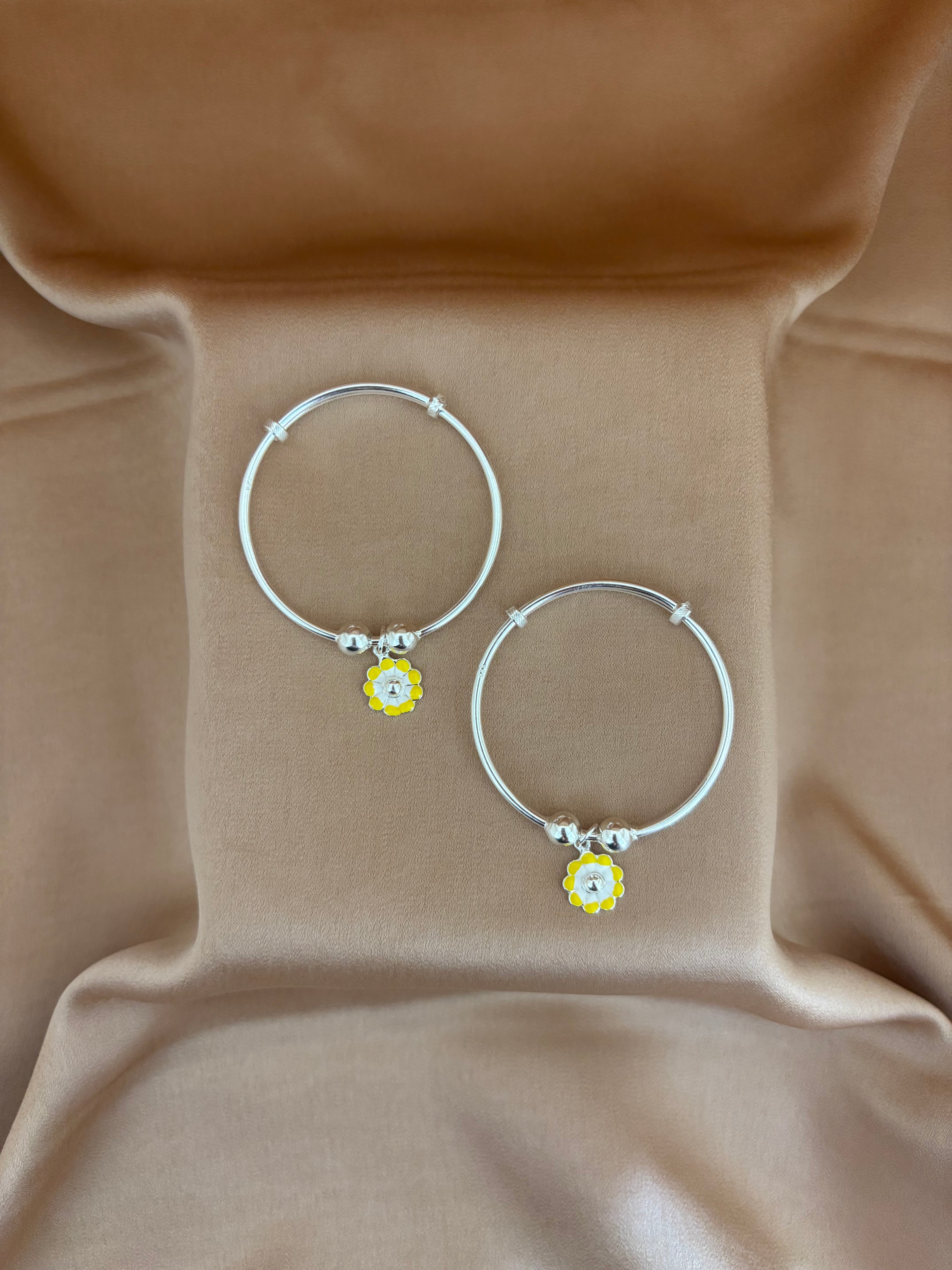 Sunshine Daisy Silver Baby Kadli Set