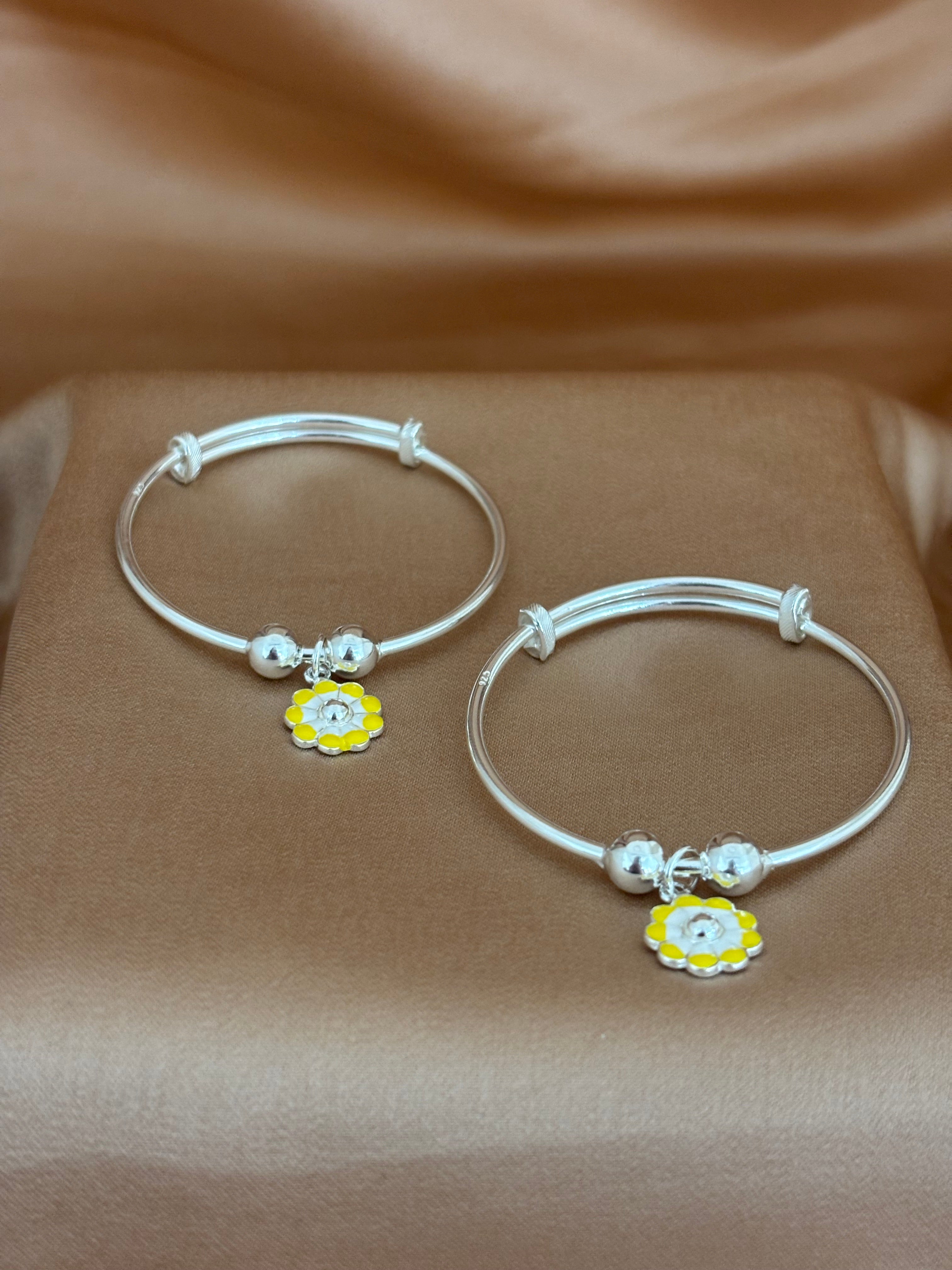 Sunshine Daisy Silver Baby Kadli Set
