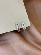 Cubic Lattice Hoops