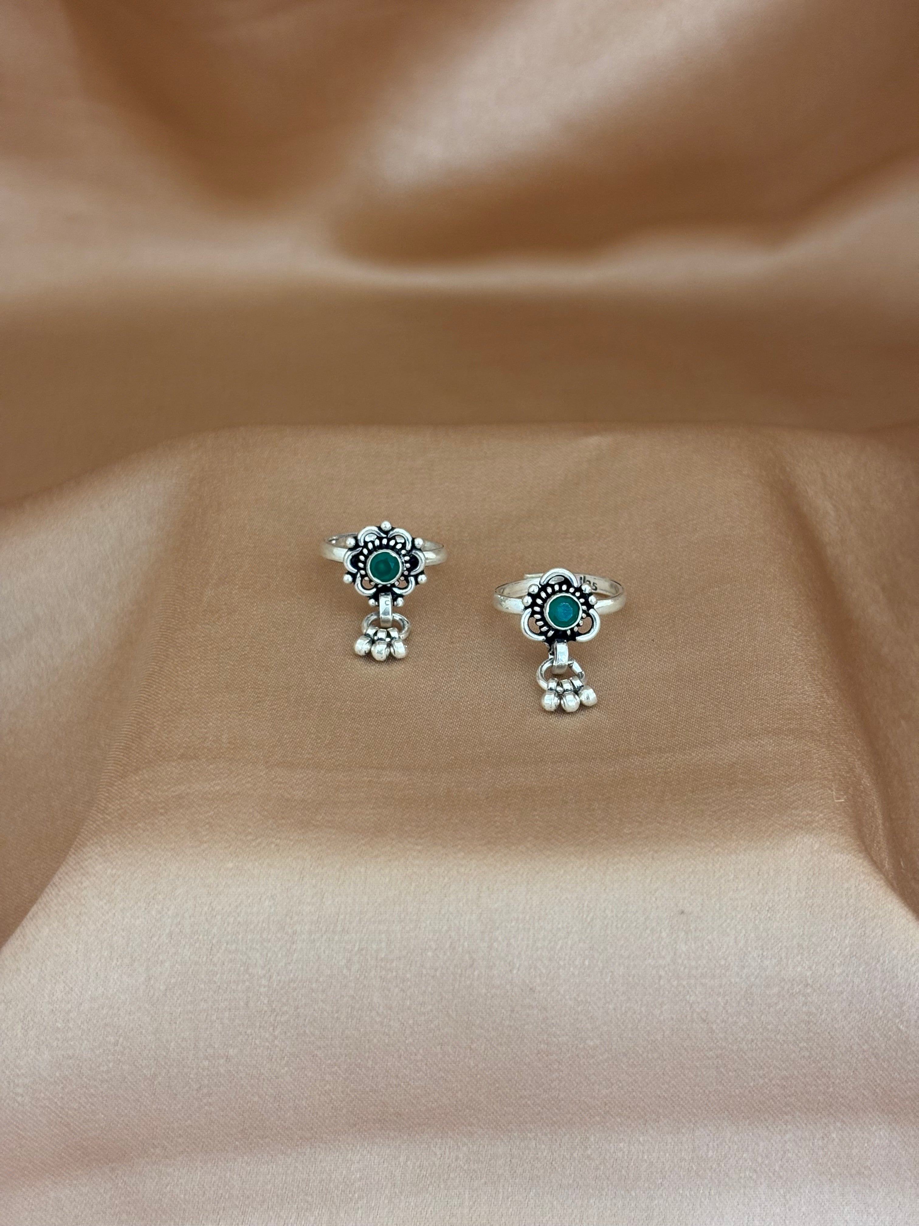 Emerald Green Ghungroo Drop Silver Toe Rings