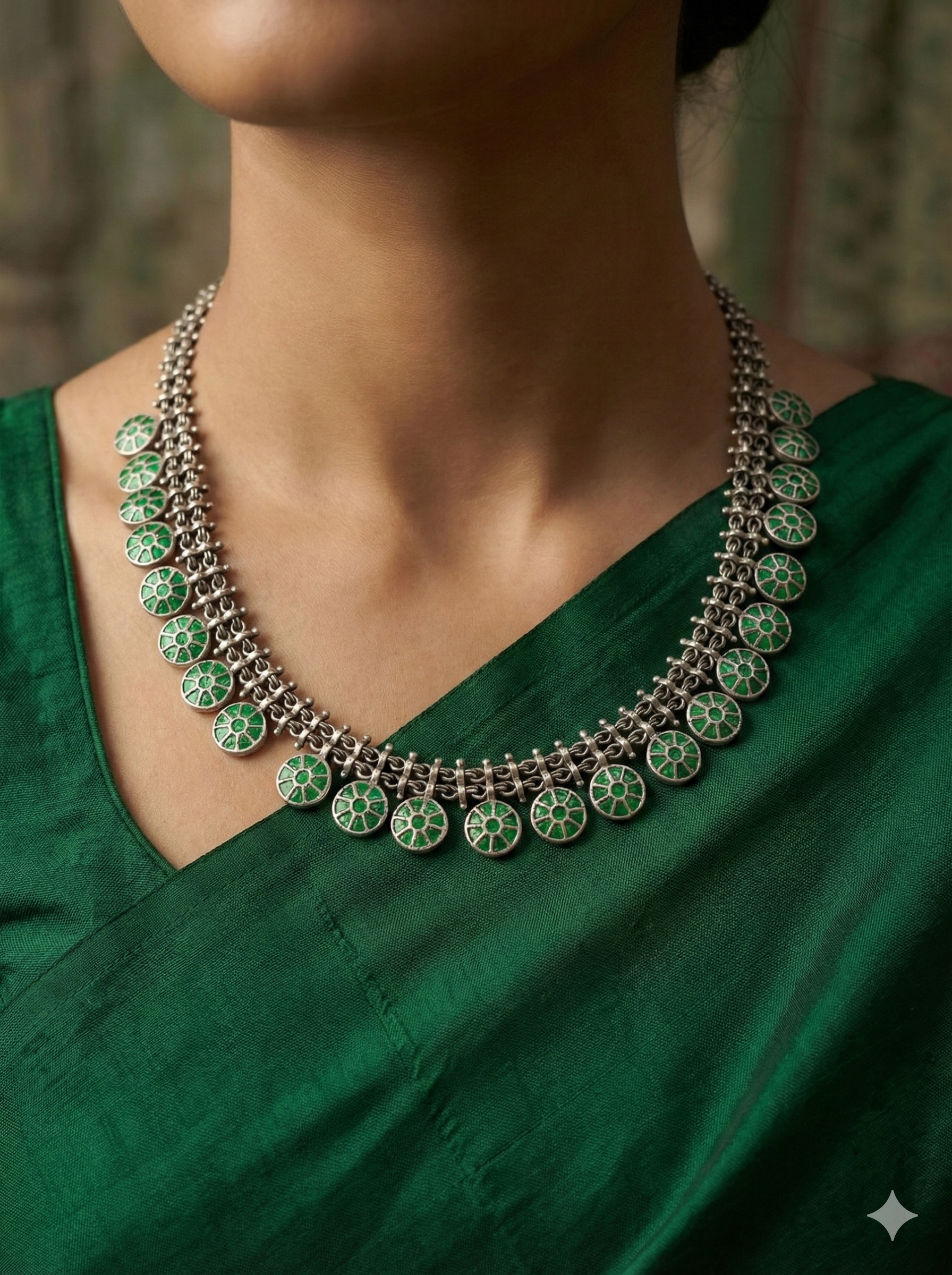 Emerald Radiance Silver Hasli